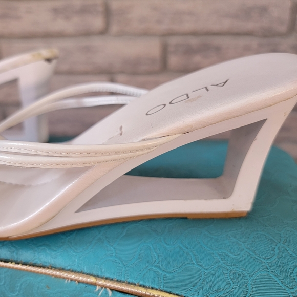 00s white strappy wedge sandals - Picture 3 of 6
